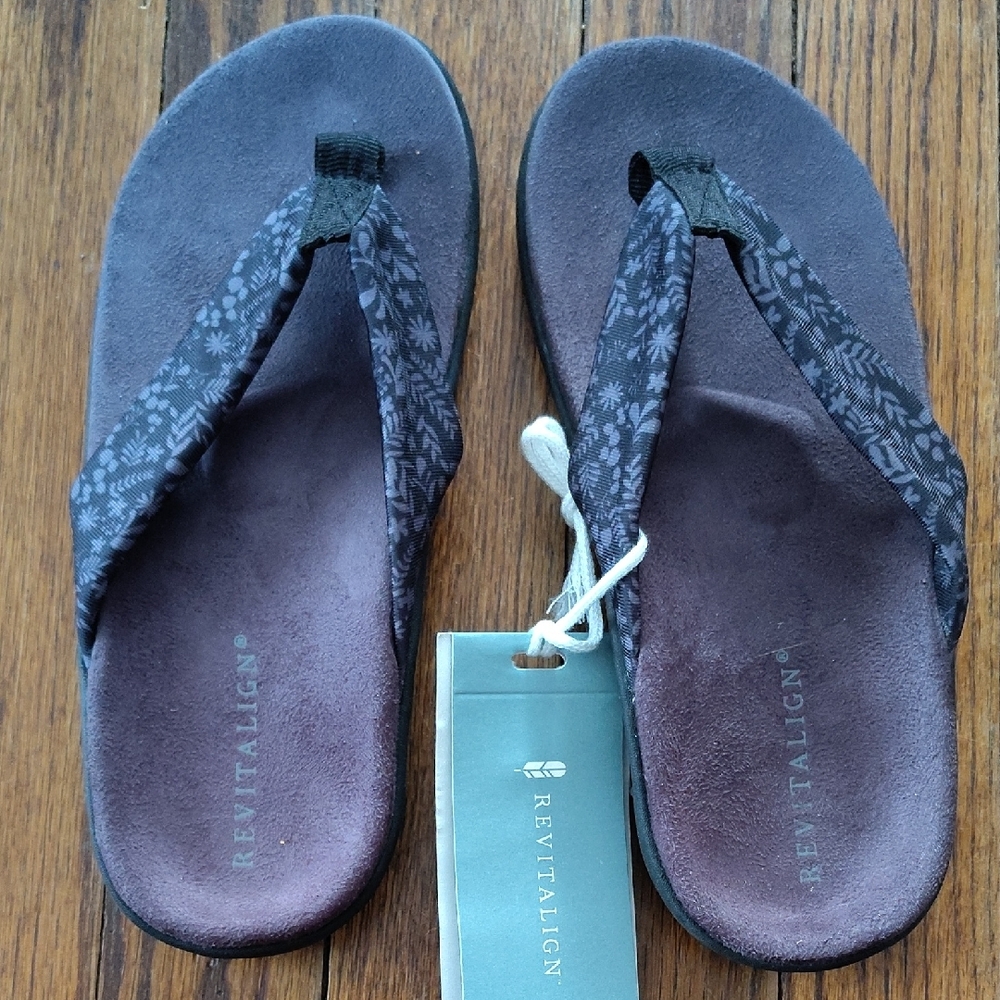 Revitalign Women's Gray and Black Floral Sandals